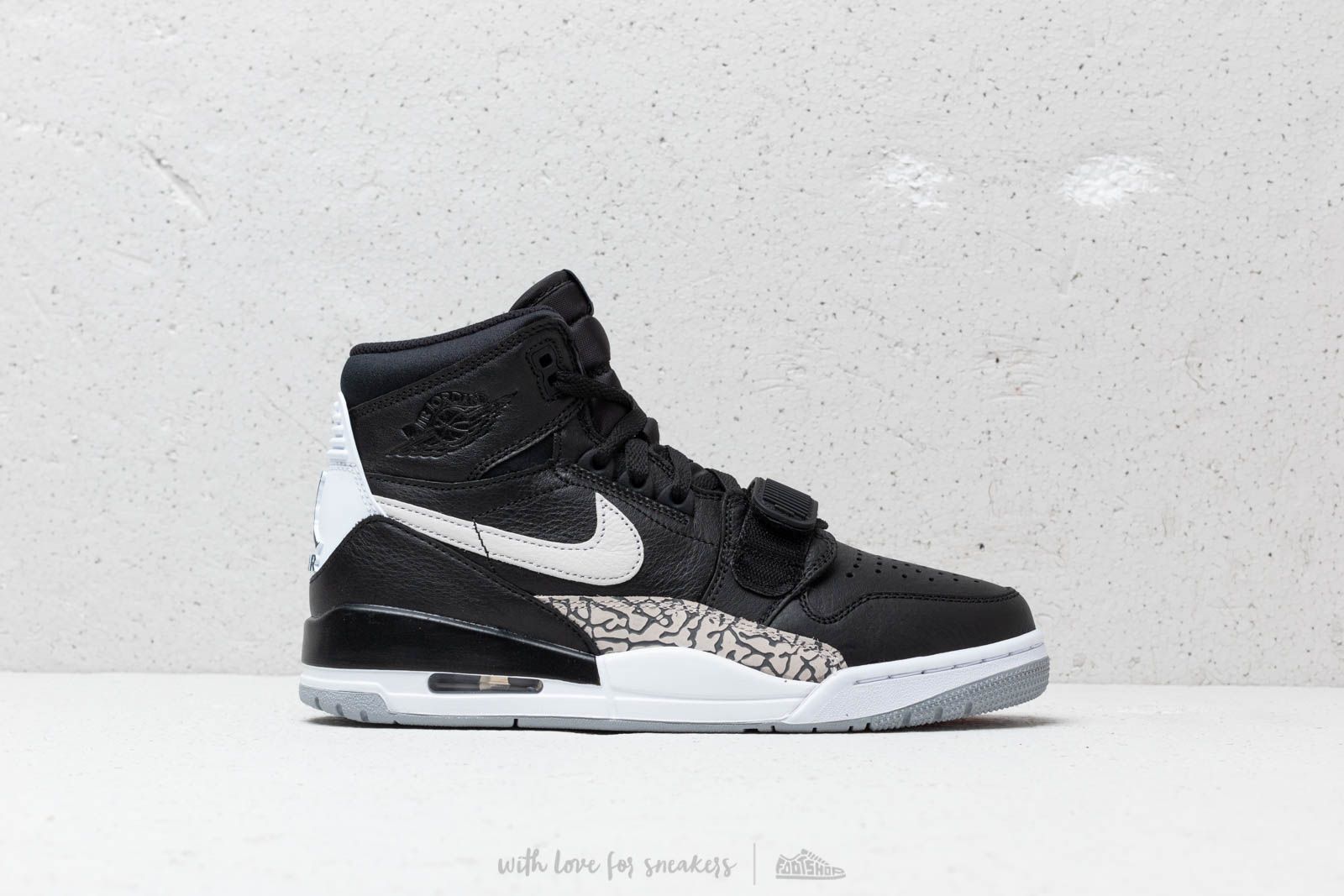 Sapatos de homem Air Jordan Legacy 312 Black/ White