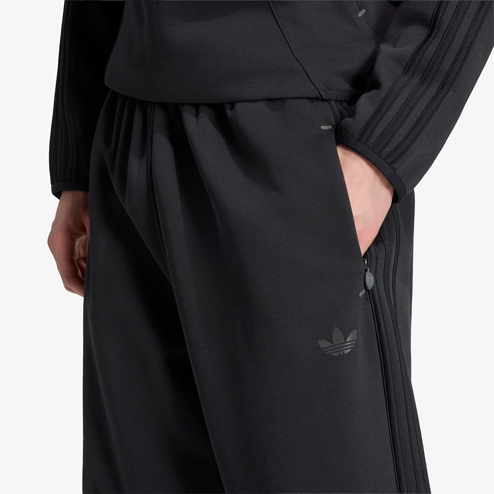 Jogger bikses adidas Spacer Teamgeist 26 Cutline Open Hem Black