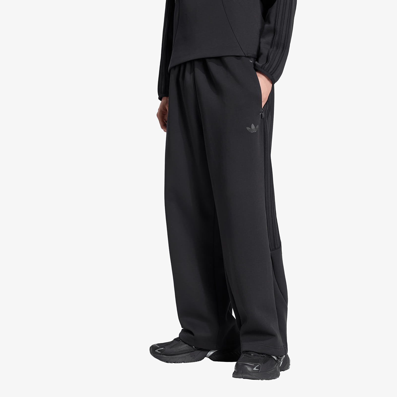 Jogger bikses adidas Spacer Teamgeist 26 Cutline Open Hem Black