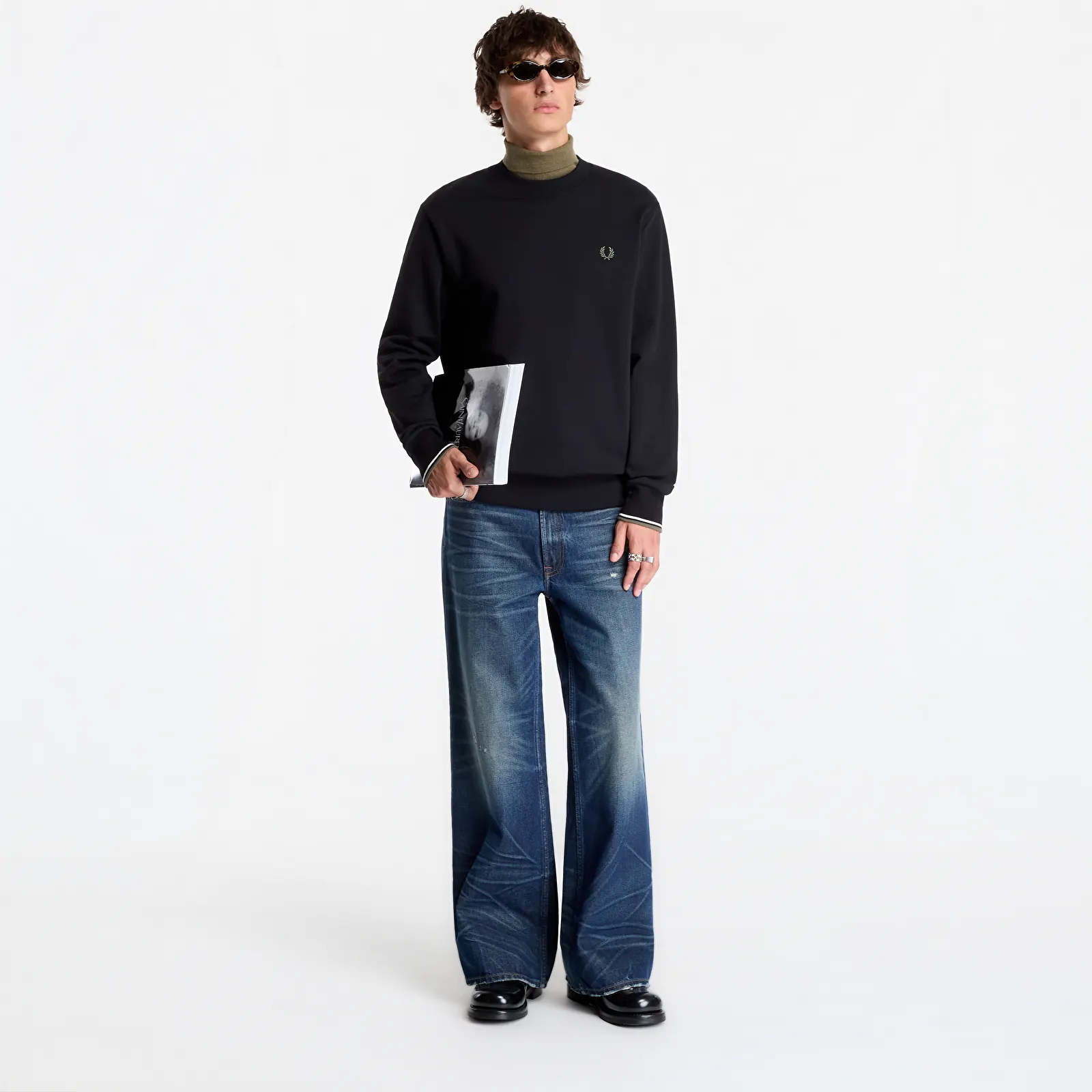 Mikiny FRED PERRY Crew Neck Sweatshirt Blk/ Ecr/ Lrlwgren