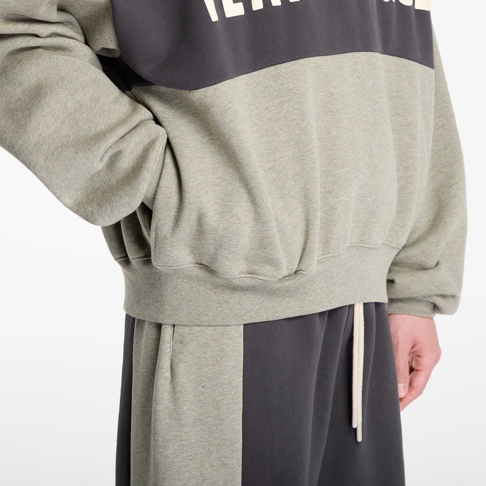 Kapuutsikud ja kampsunid Fear Of God Essentials Cropped Relaxed Panelled Hoodie Seal Heather/ Iron Grey