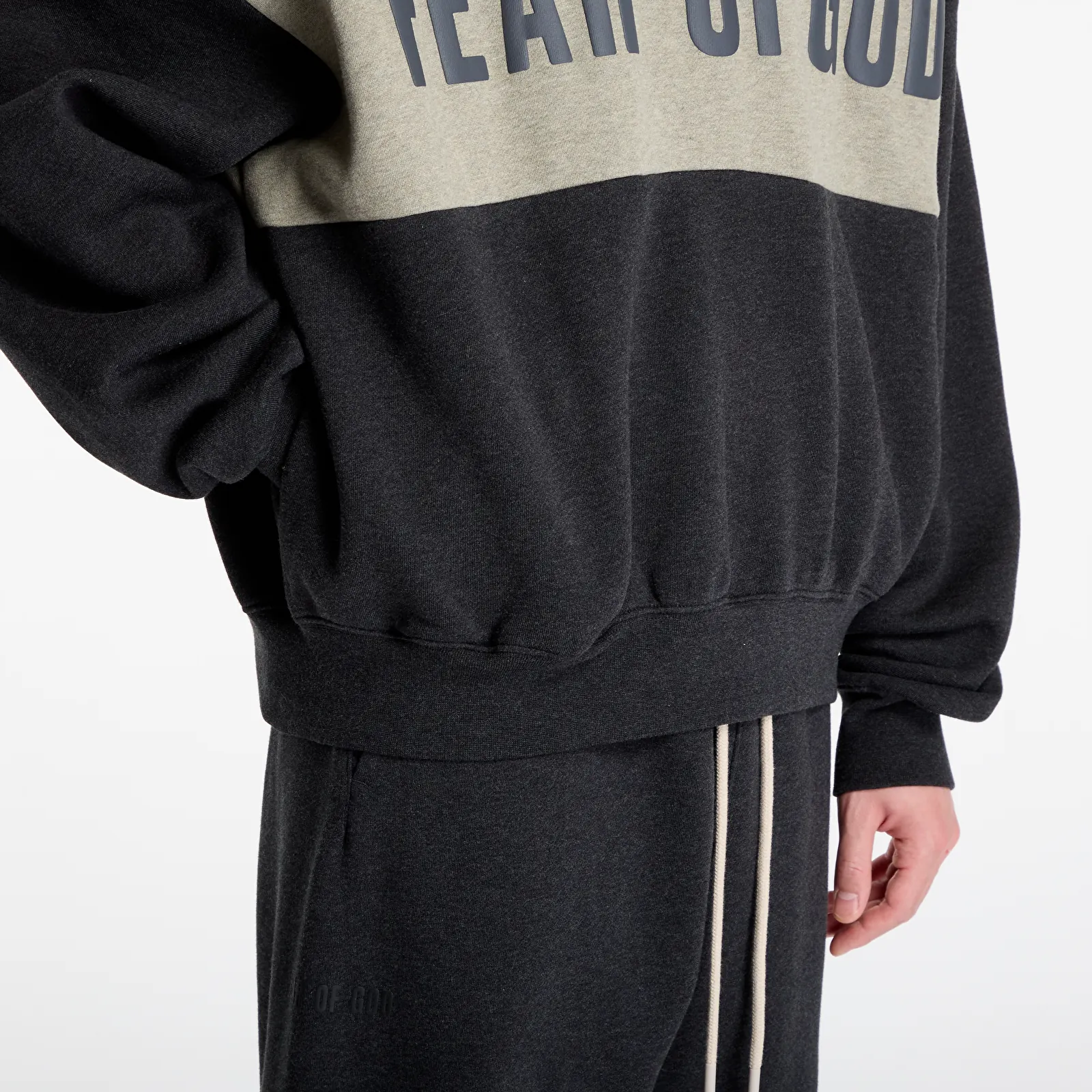 Kapuutsikud ja kampsunid Fear Of God Essentials Cropped Relaxed Panelled Hoodie Iron Grey Heather/ Seal Heather