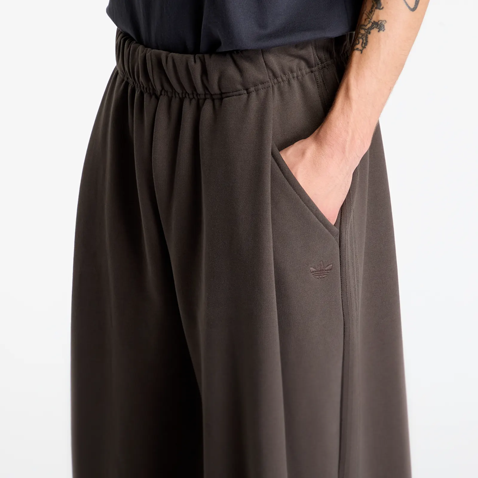 Pantaloni della tuta  adidas Premium Essentials Open Wide Hem Shadow Olive