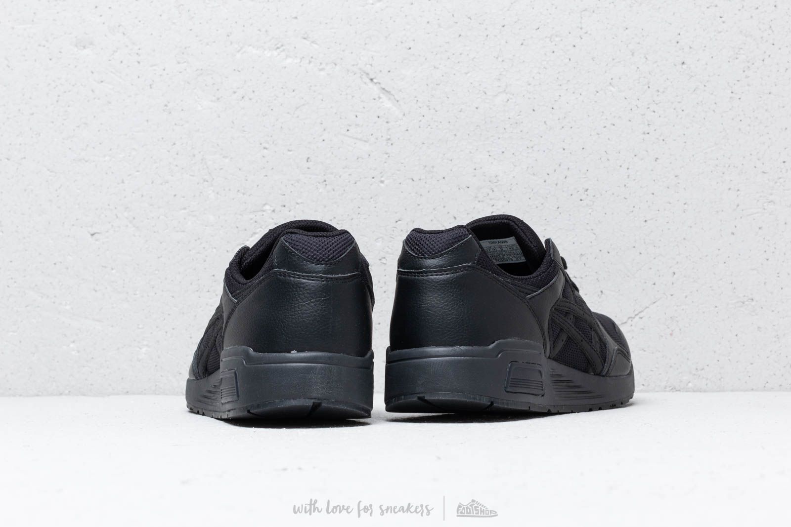 Asics lyte new arrivals trainer black