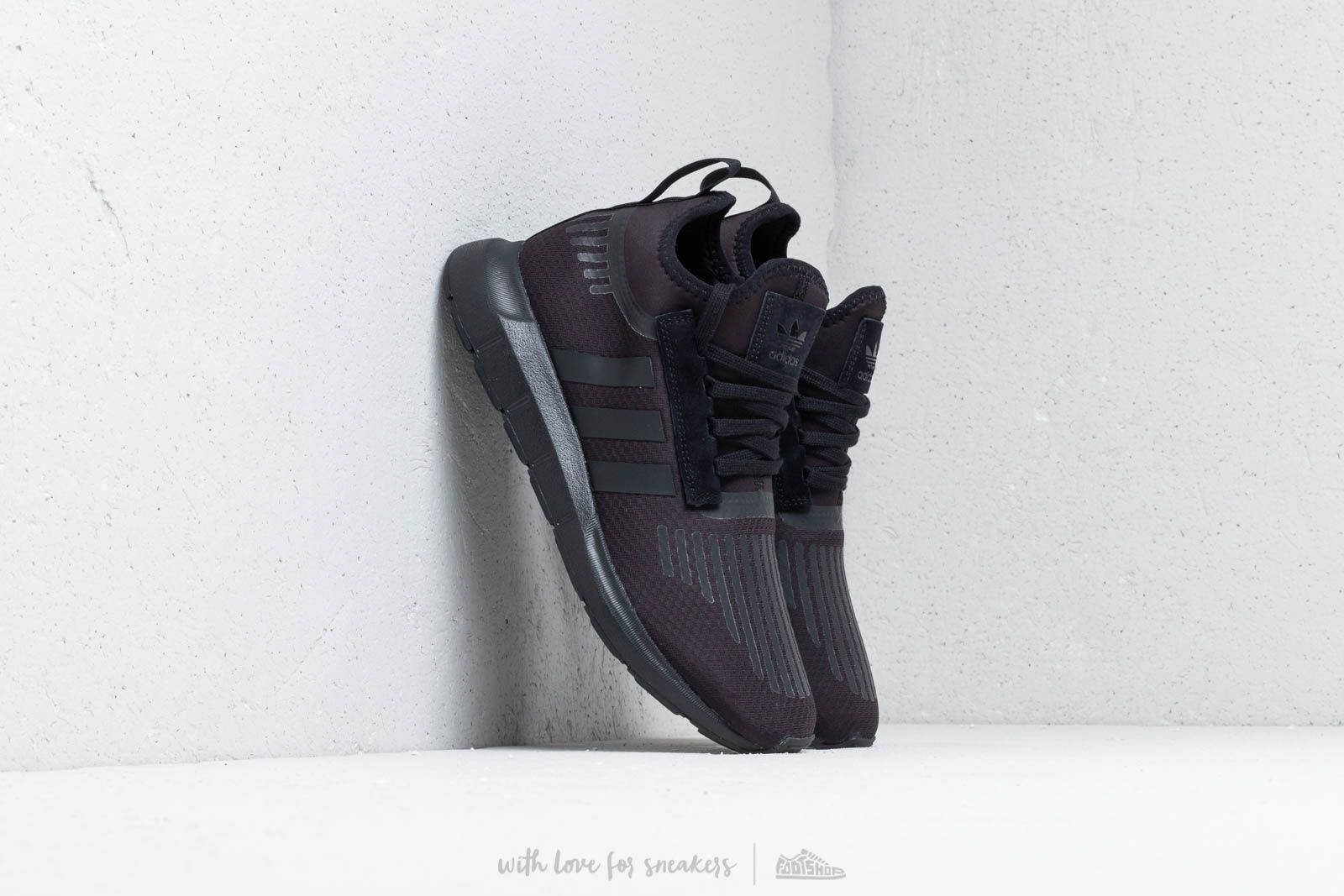adidas Swift Run Barrier