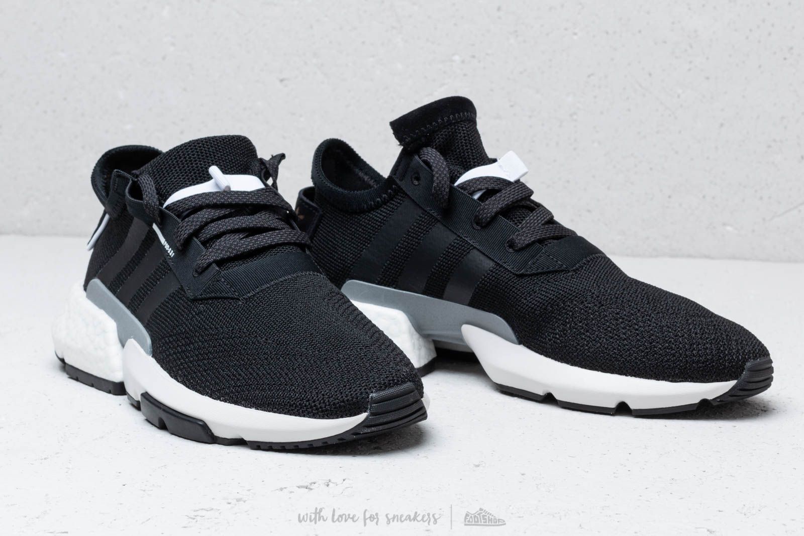 Sneakers pod top