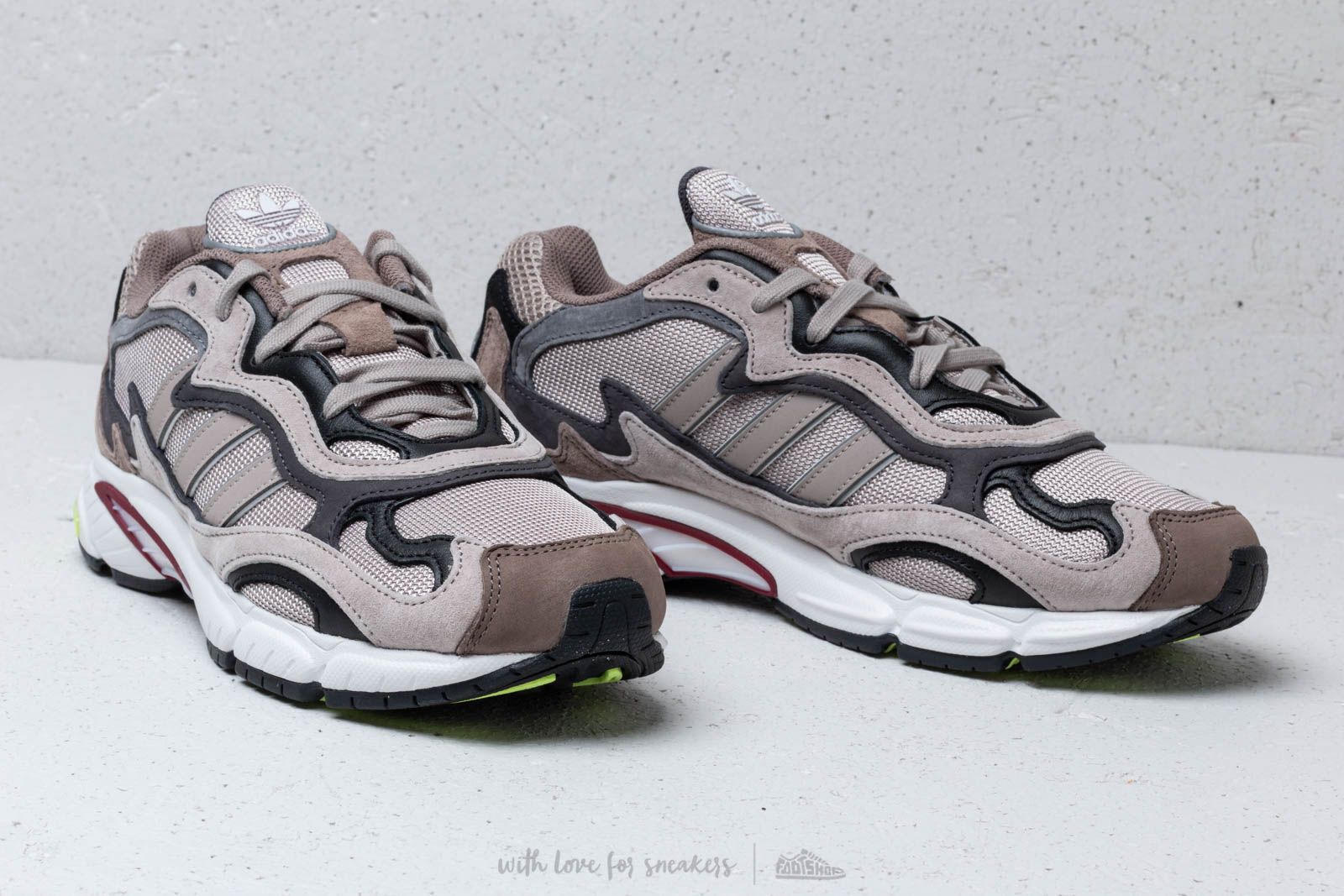 Herren Sneaker und Schuhe adidas Temper Run Light Brown Grey Six Core Black Footshop