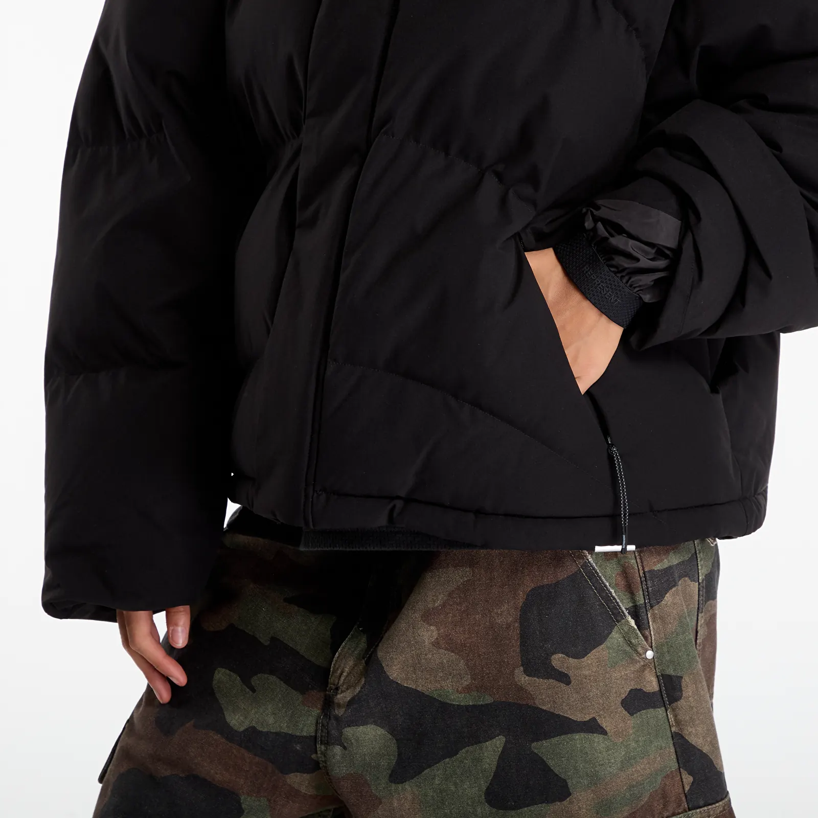 Kabátok Represent Riot Puffer UNISEX Black