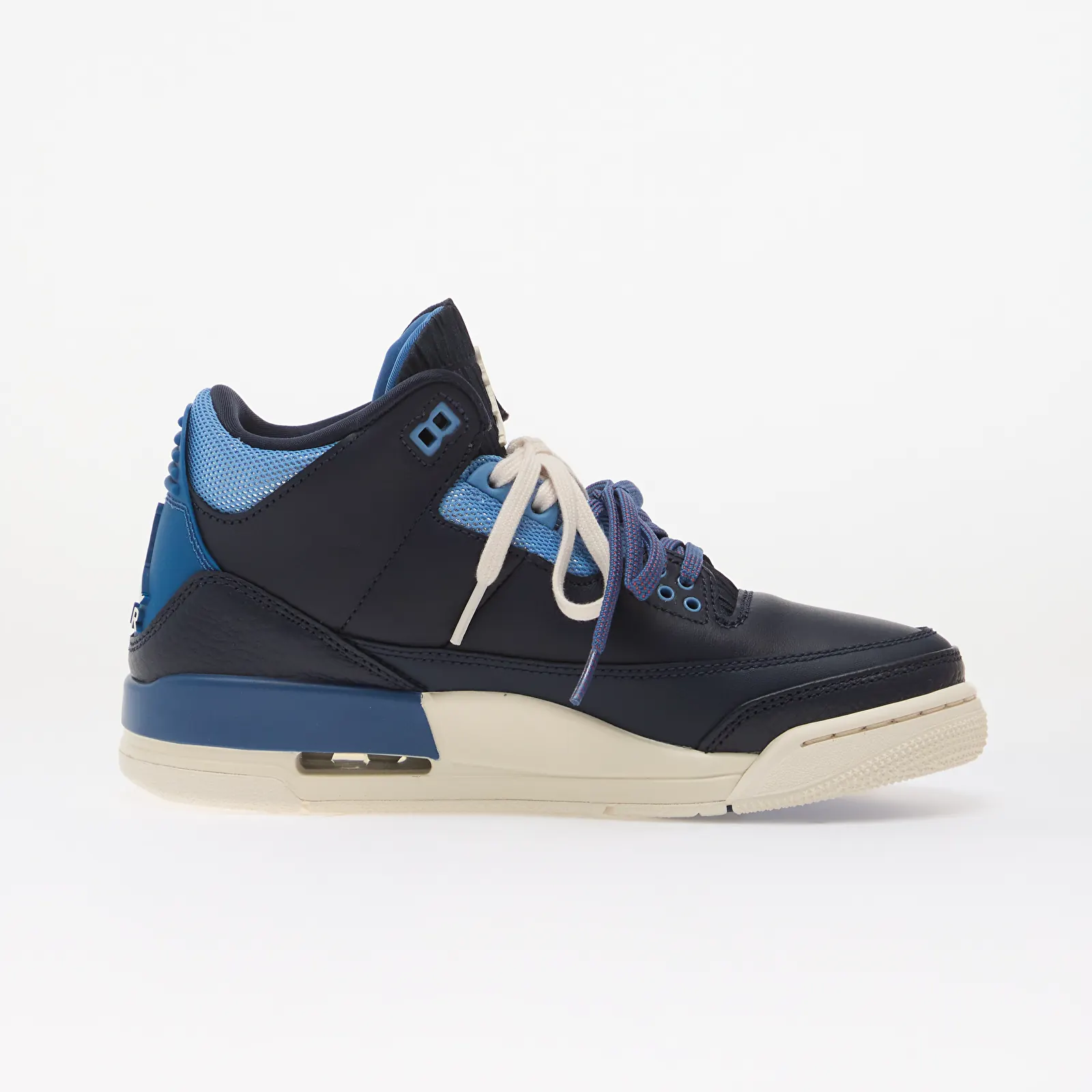 Women's shoes Air Jordan 3 Retro "Sports Renaissance" Obsidian/ Chalk/ Track Red
