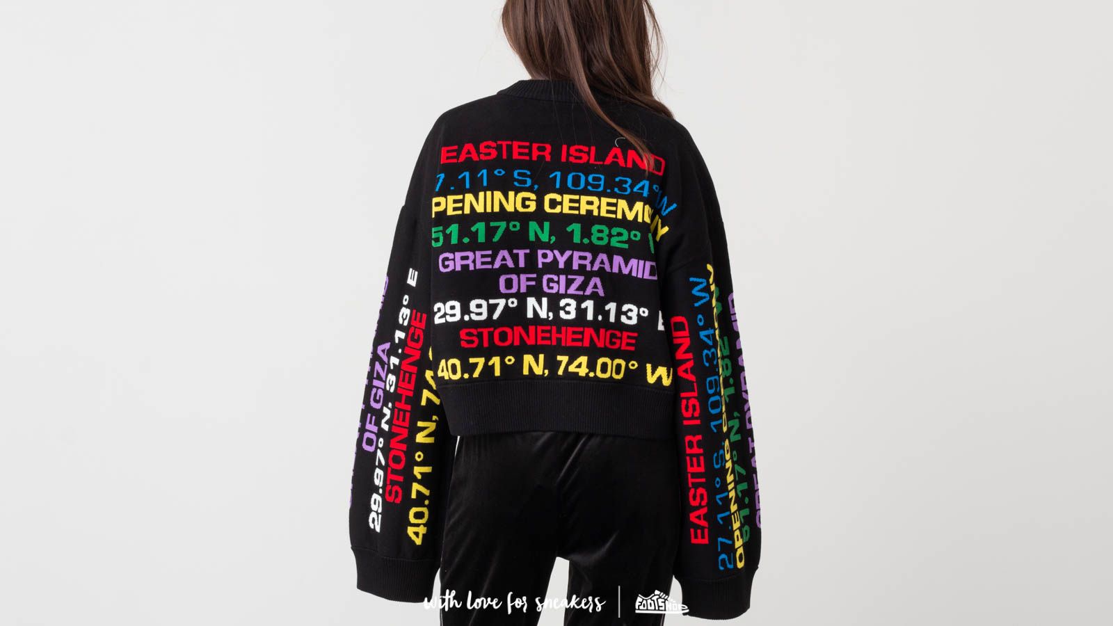 Svetry Opening Ceremony Destination Hand-Knit Graphic Sweatshirt Black Multi