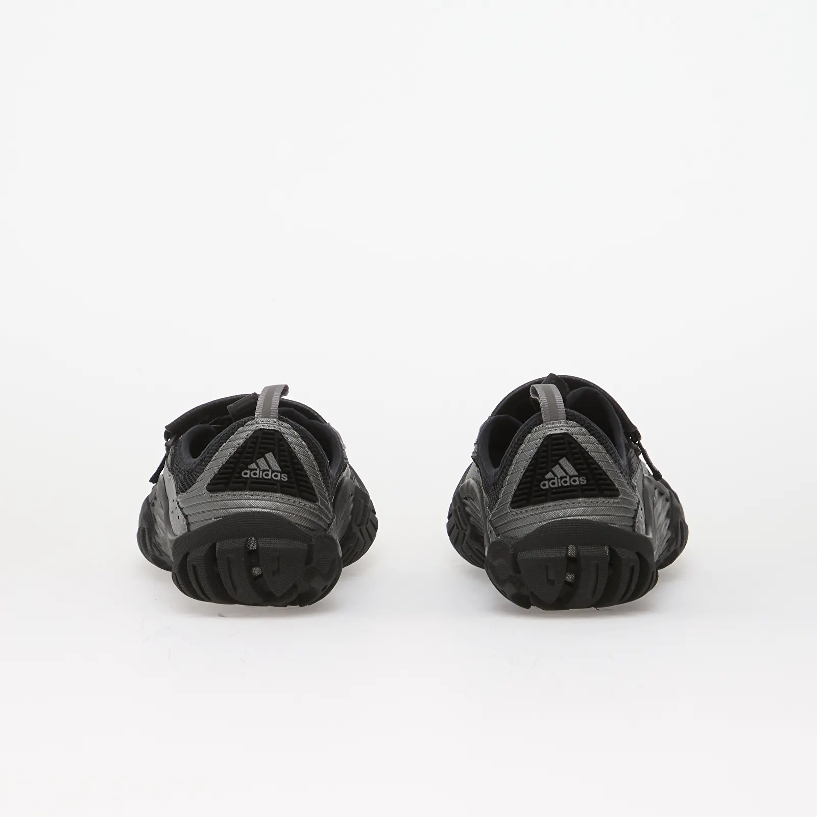 Chaussures et baskets homme adidas x Pharrell Williams Water Moc Core Black/ Iron Met./ Silver Met.