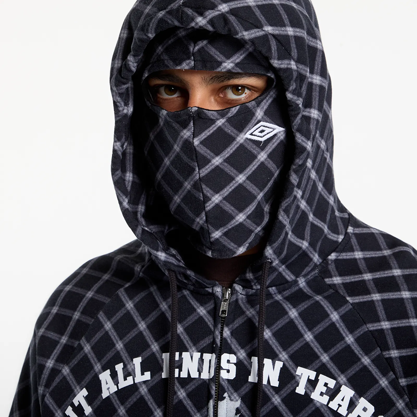 Sweatjacken und Sweatshirts Umbro It All Ends In Tears Masked Hoodie Anthracite