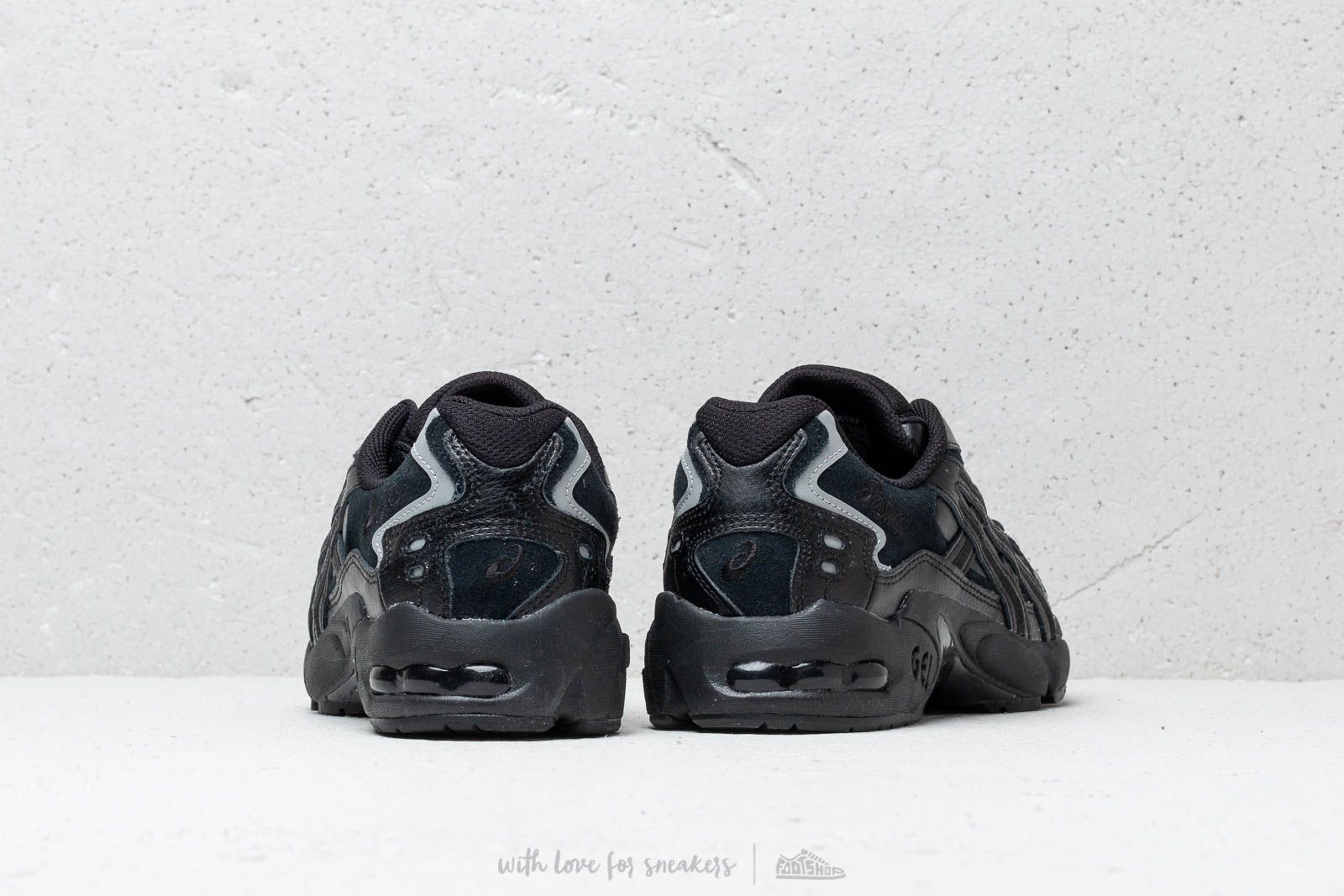 Gel kayano 5 og triple black top