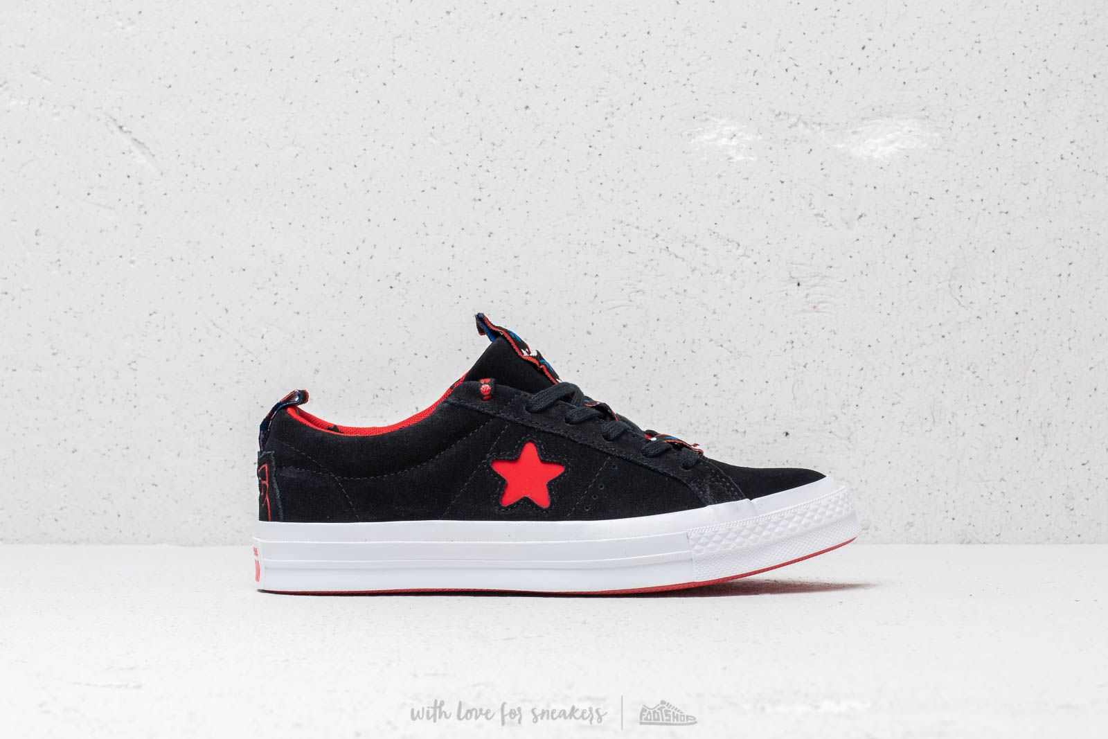 Men s shoes Converse x Hello Kitty One Star OX Black Fiery Red White Footshop