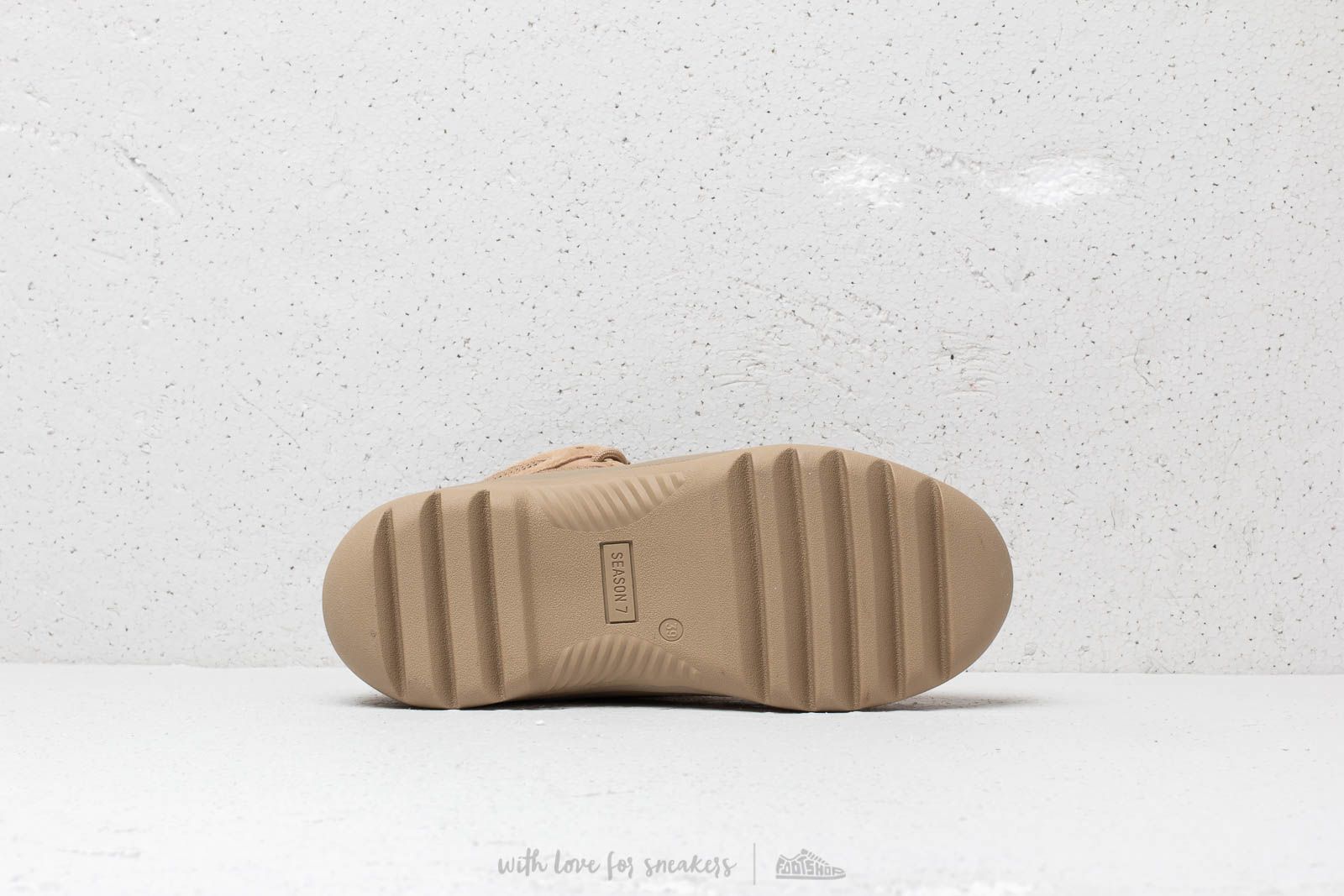 Women's shoes Yeezy Season 7 Desert Boot Taupe
