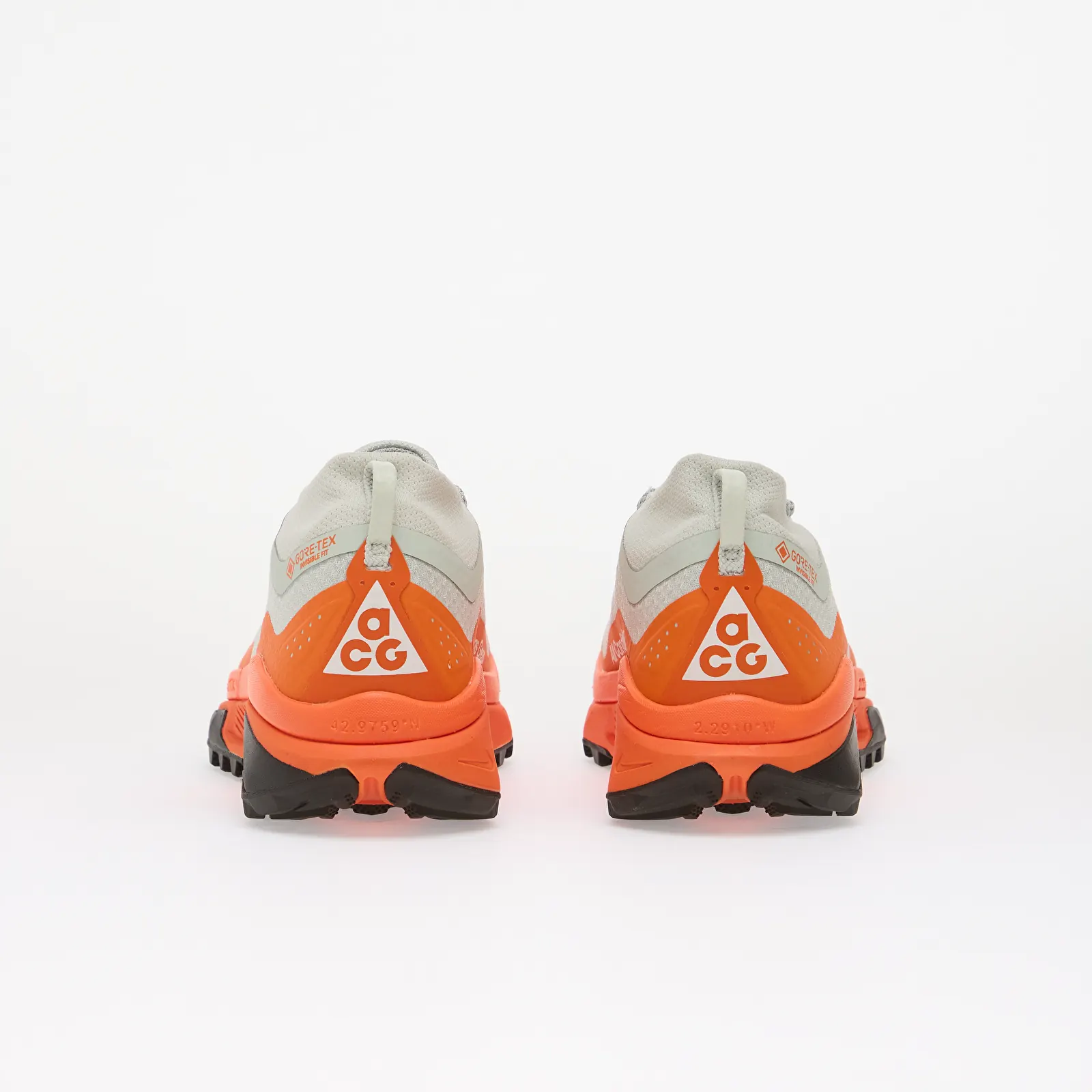 Ženske tenisice Nike ACG Zegama Trail GORE-TEX Light Silver/ Summit White-Safety Orange