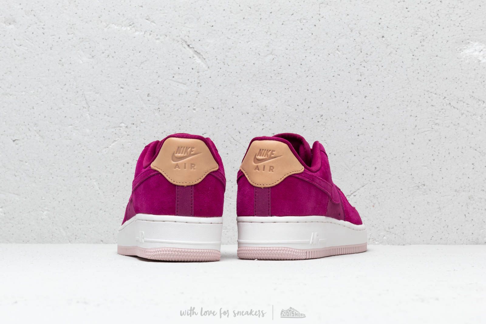 enske tenisice Nike Wmns Air Force 1 07 Premium True Berry True