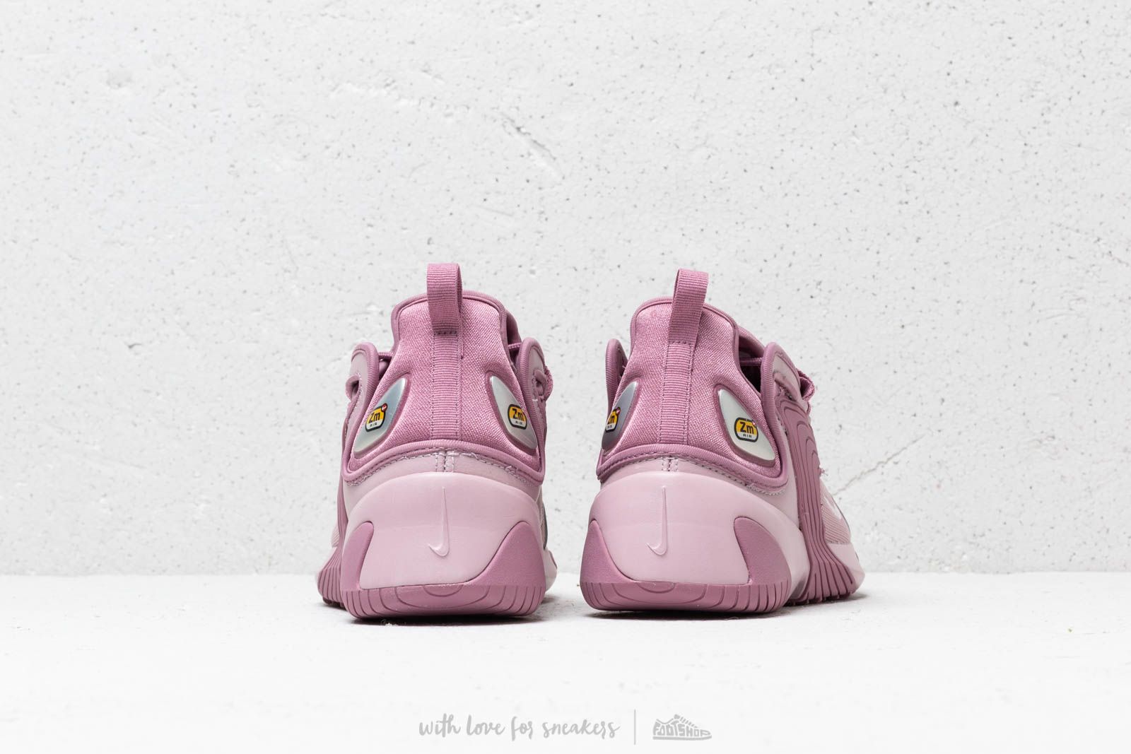 Pink nike deals zoom 2k