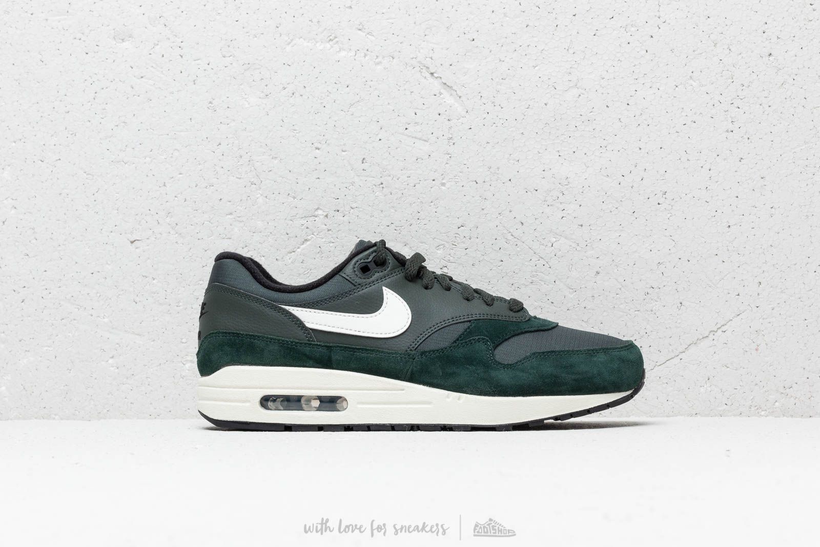 Men's shoes Nike Air Max 1 Outdoor Green/ Sail-Black