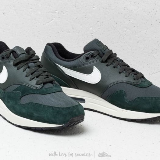 Outdoor green air max 1 store