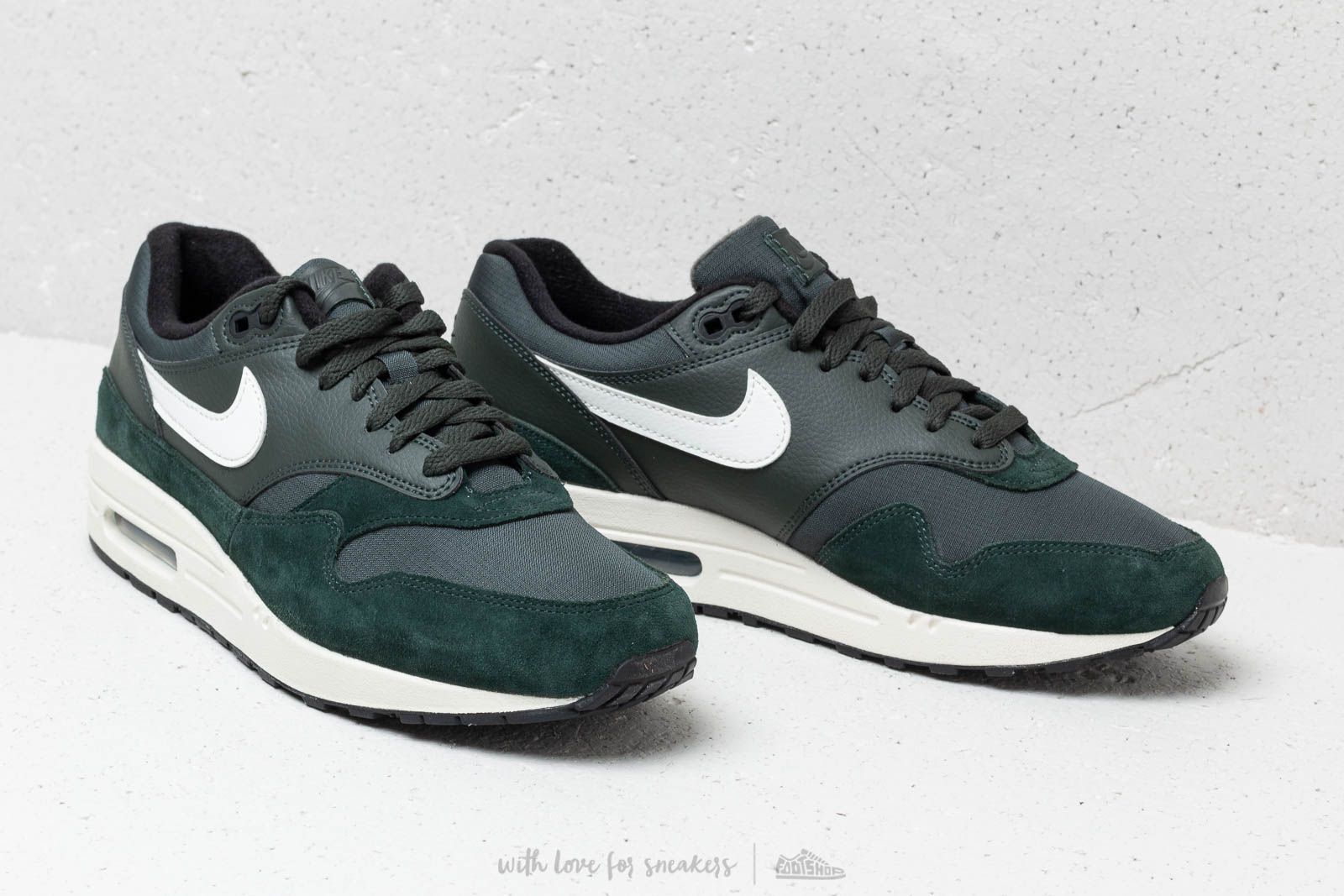 Men s shoes Nike Air Max 1 Outdoor Green Sail Black Footshop