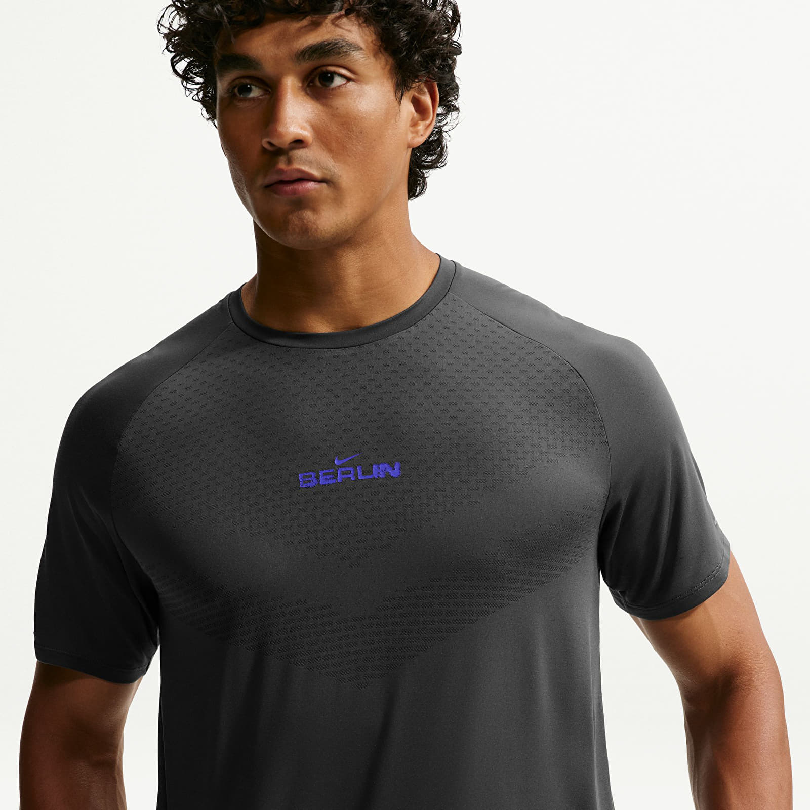 Tricouri bărbați Nike Stride Men's Dri-FIT ADV Short-Sleeve Running Top Anthracite
