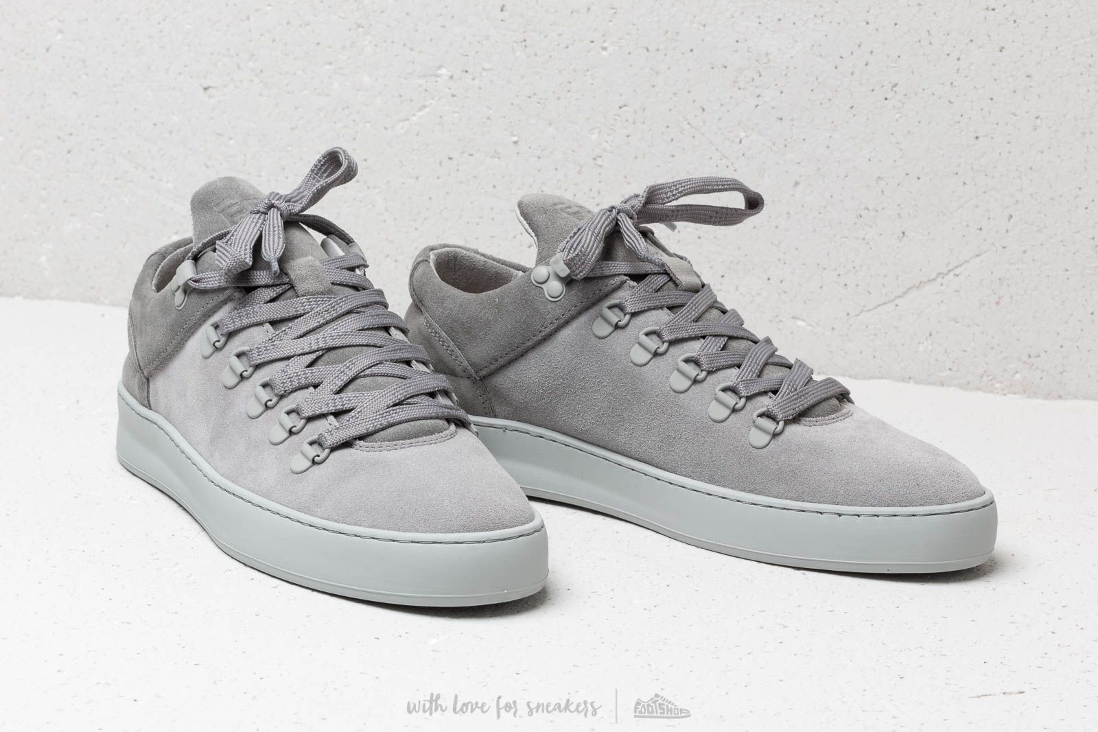 Mountain cut plain basic all white hotsell