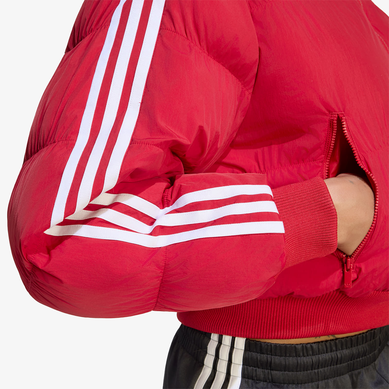 Пухени якета adidas Adicolor Short Puffer Jacket Team Victory Red