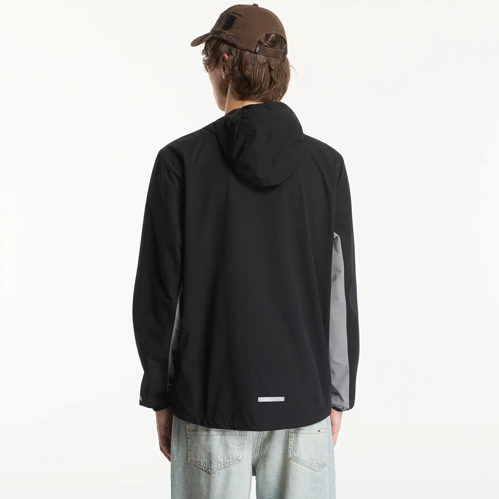 Треньорски якета Reebok ID Lightweight Windbreaker Black/ Grey 4