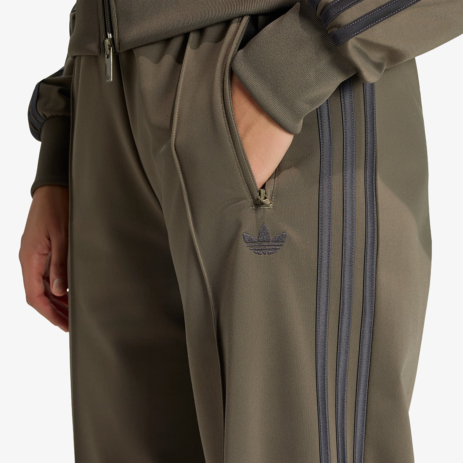 Женские спортивные брюки adidas Firebird Loose Tracksuit Pants Branch/ Utility Black