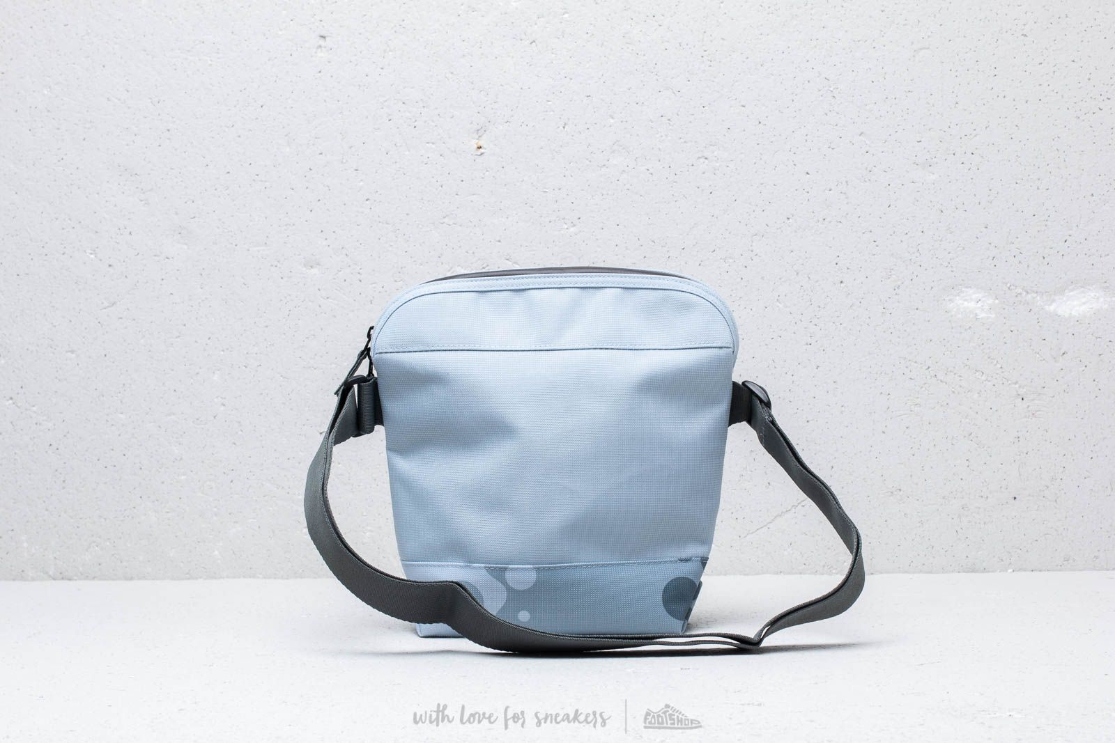 Oakley crossbody sling bag 2025