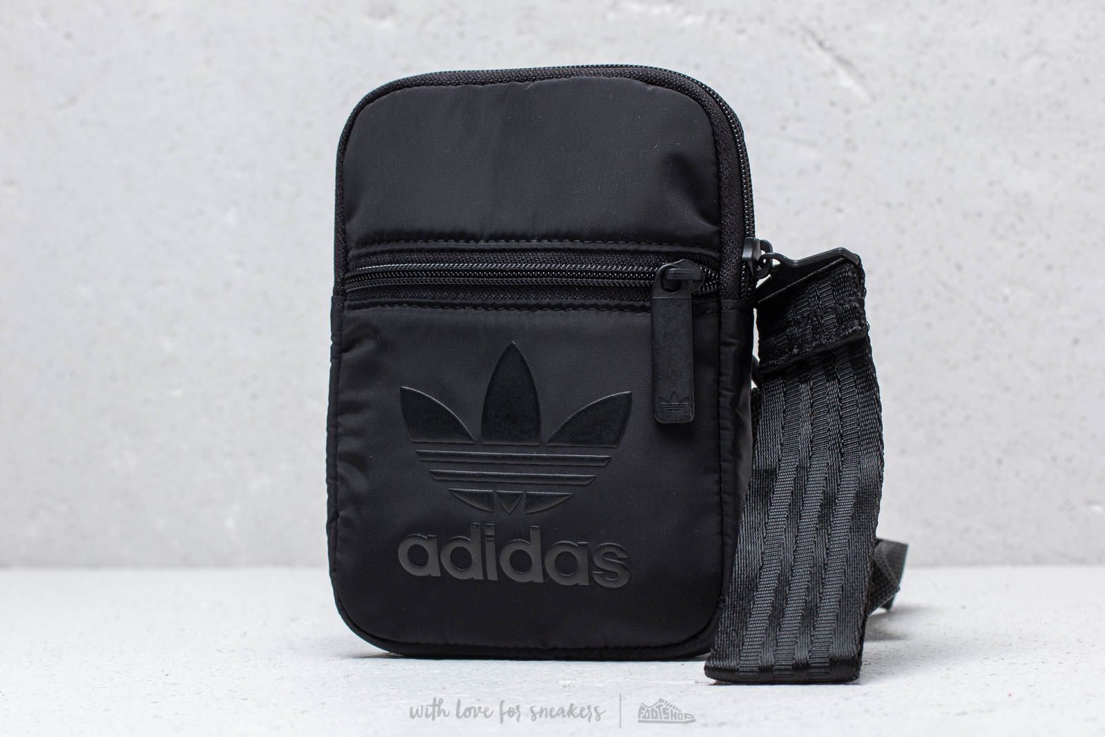 Dv0216 adidas on sale