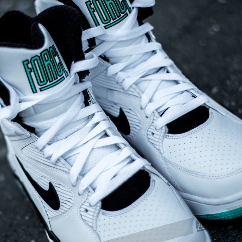Chaussures et baskets homme Nike Air Command Force White Black Wolf Grey Hyper Jade Footshop
