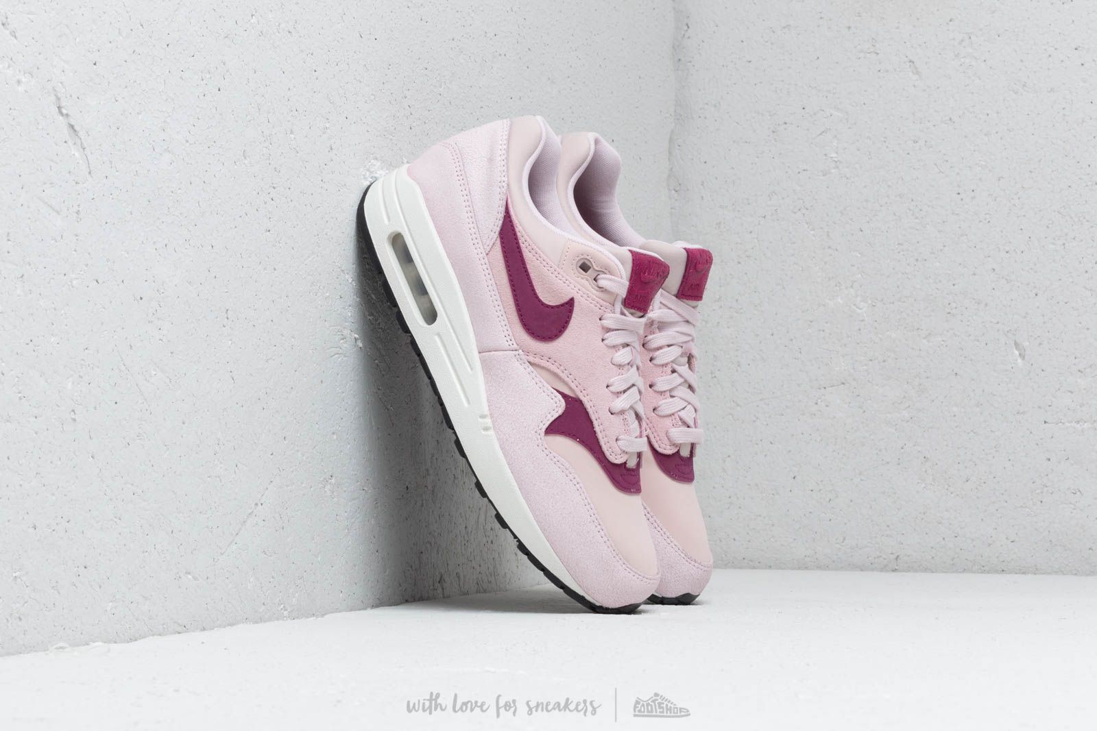 Дамски кецове и обувки Nike Wmns Air Max 1 Prm Barely Rose/ True Berry-Summit White