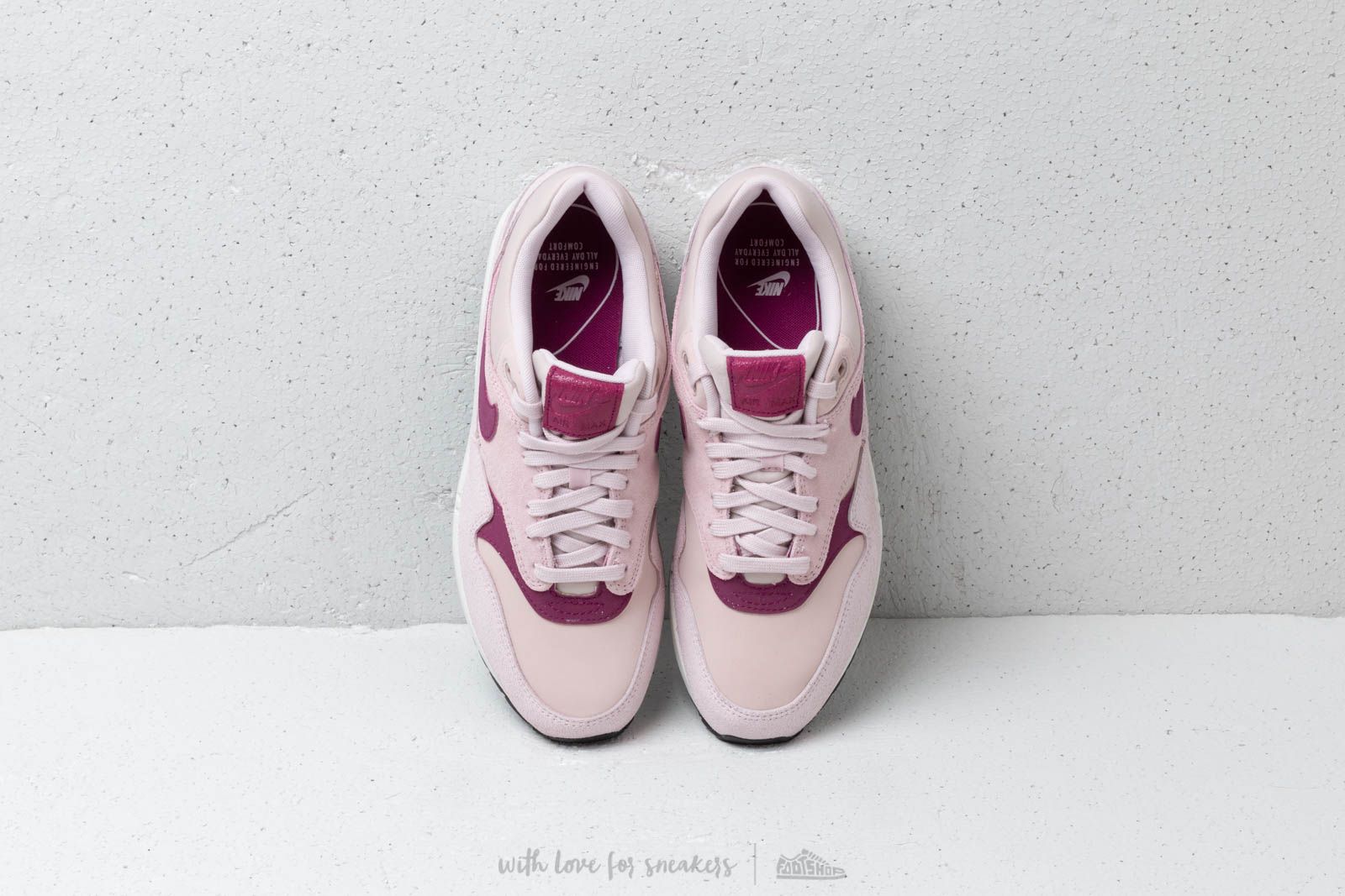 Zapatillas mujer Nike Wmns Air Max 1 Prm Barely Rose/ True Berry-Summit White