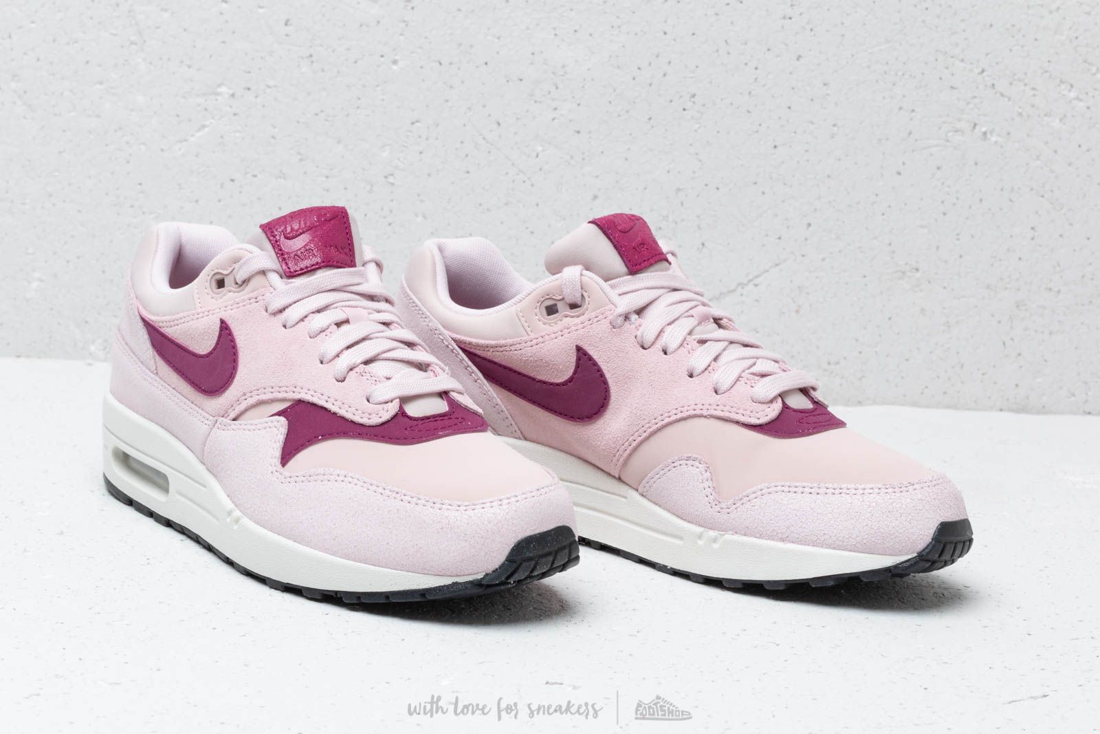 Zapatillas mujer Nike Wmns Air Max 1 Prm Barely Rose/ True Berry-Summit White