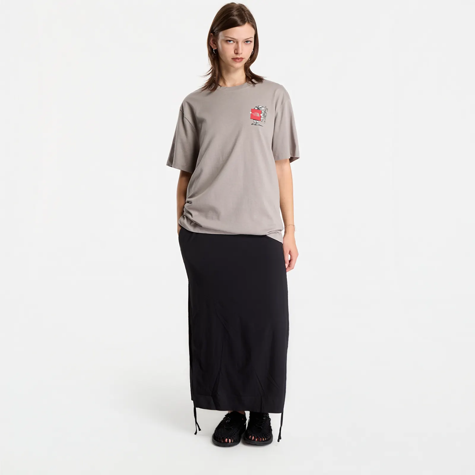 Koszulki The North Face Gear Up Get Out Relaxed SS Tee UNISEX Stone Slab