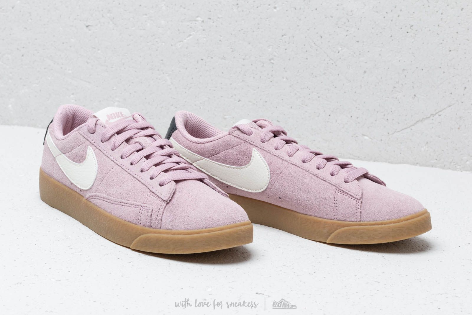 Women s shoes Nike W Blazer Low Sd Plum Chalk Sail Oil Grey Gum