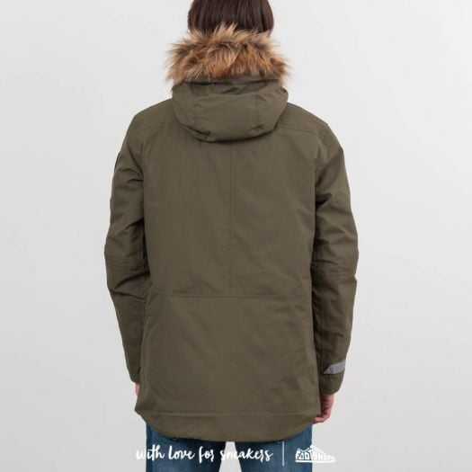 Llega la nueva Parka Svalbard de HH, ideal para la mujer aventurera y  urbanita