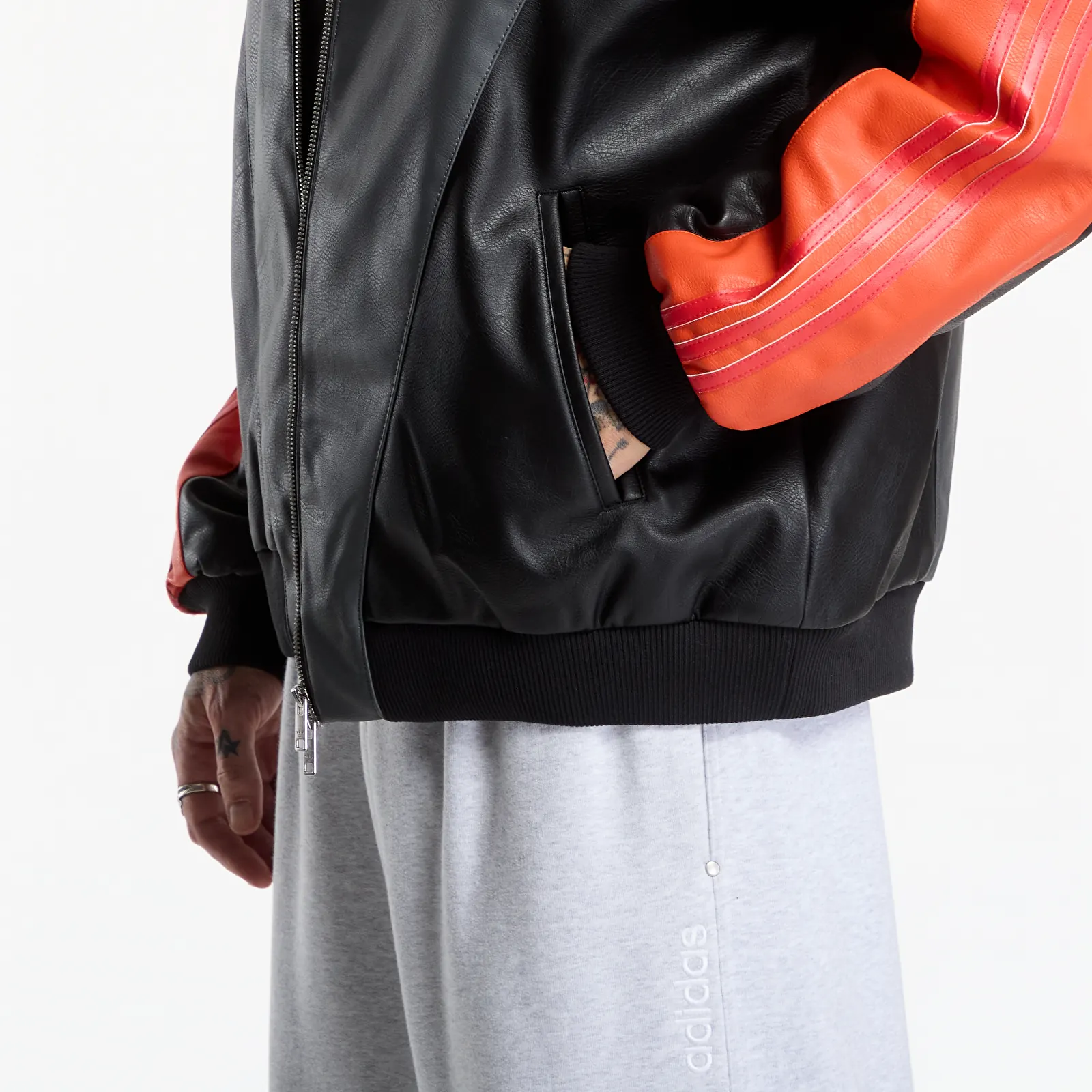 Бомберы adidas x Pokemon 8BALL Jkt Black/ Collegiate Orange