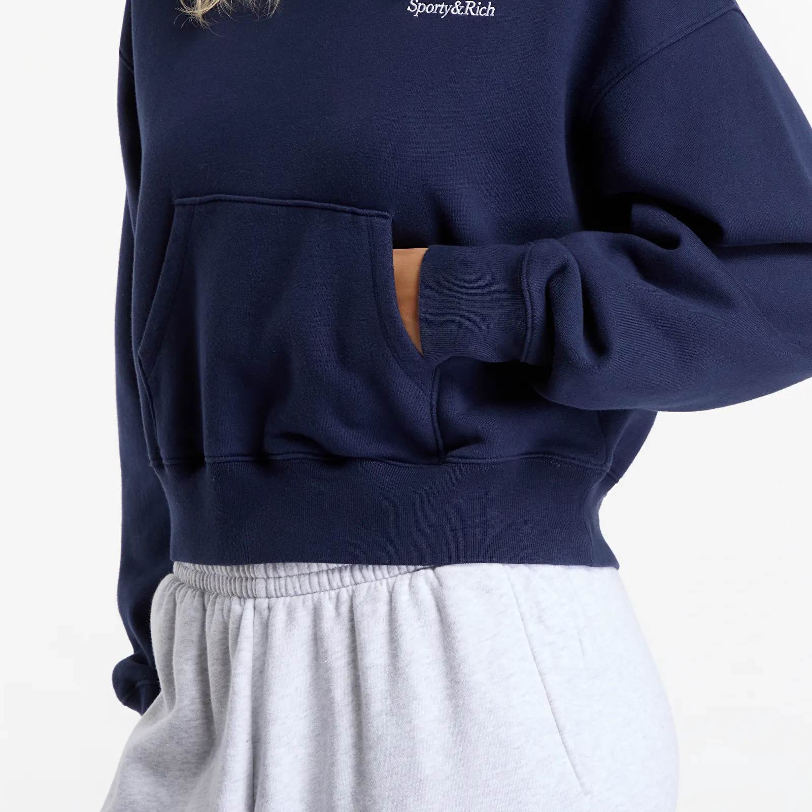Sweatjacken und Sweatshirts Sporty & Rich Serif Logo Embroidered Cropped Hoodie Dark Navy