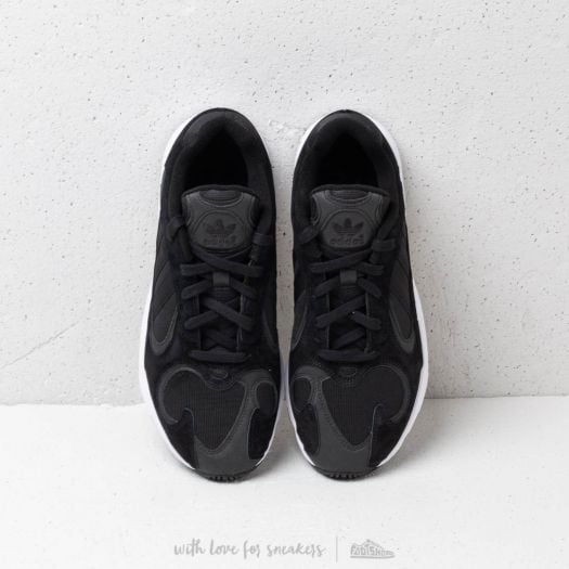 Scarpe adidas yung 1 nere e bianche 2025