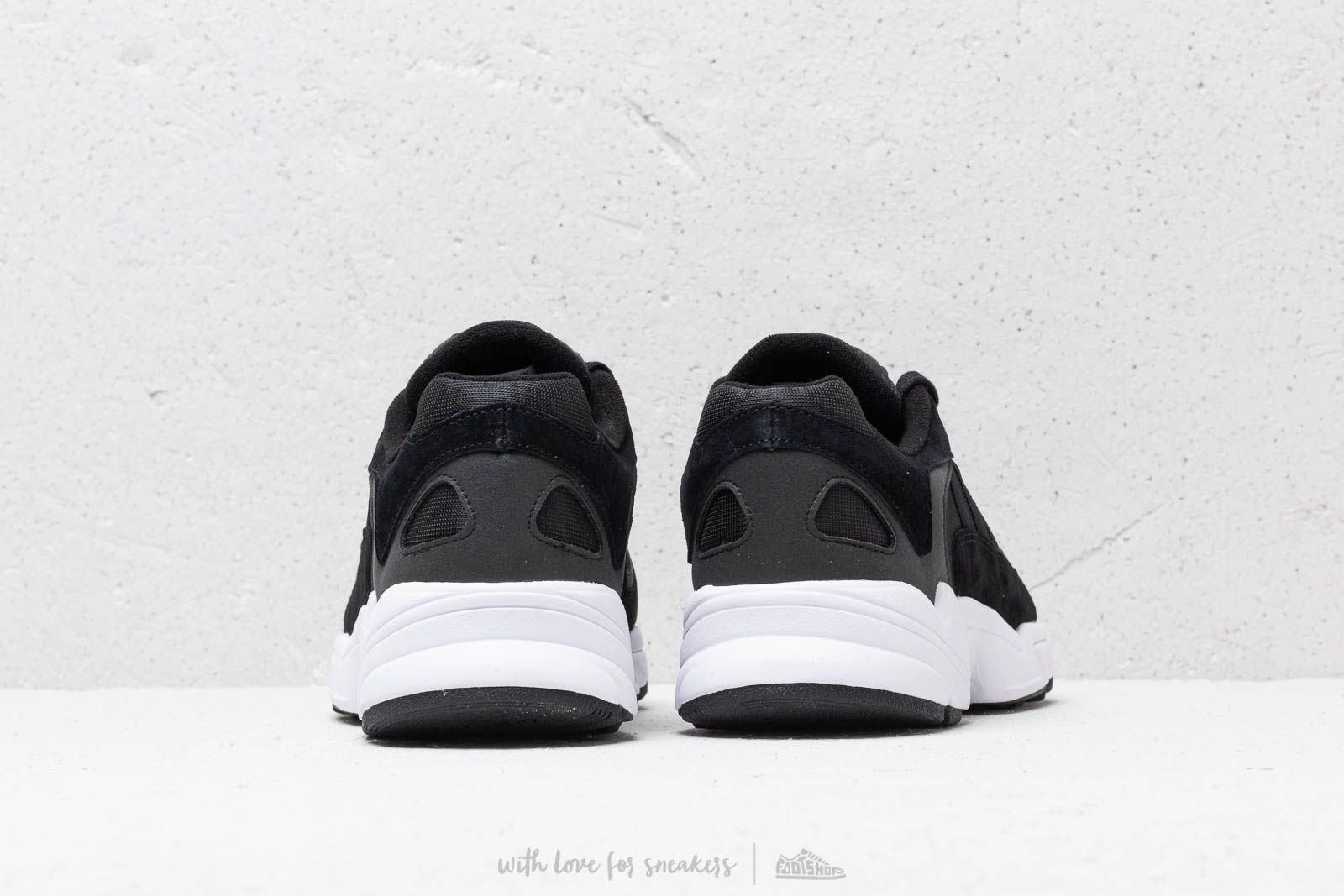 Pánské tenisky a boty adidas Yung-1 Core Black/ Core Black/ Ftw White