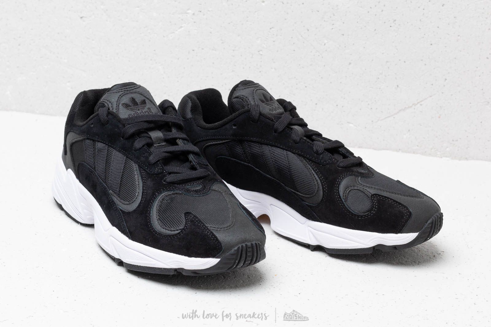 Chaussures et baskets homme adidas Yung 1 Core Black Core Black Ftw White Footshop