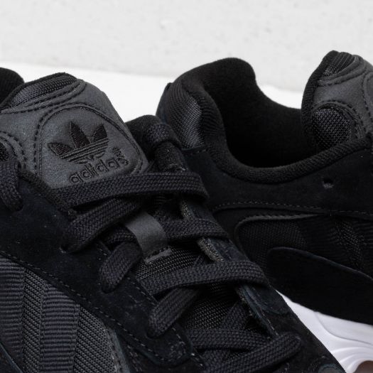 Black and white yung 1s mens discount