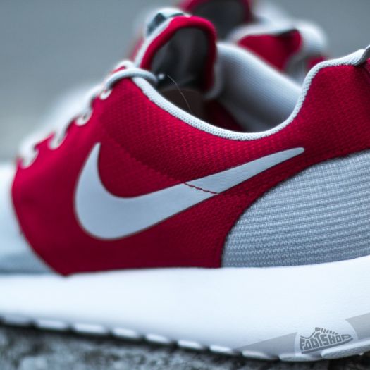 Men s shoes Nike Rosherun Wolf Grey Wolf Grey Gym Red White Footshop