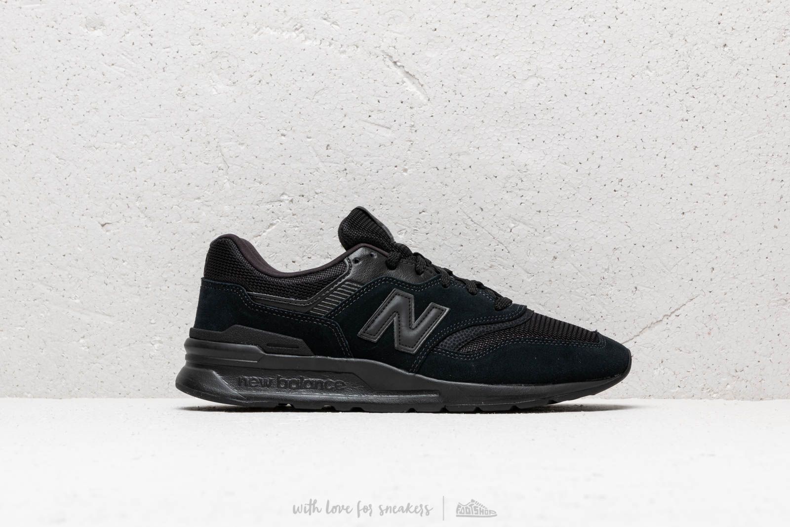 New balance 997 triple black 2025