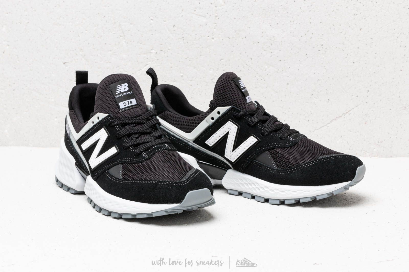 Chaussures et baskets homme New Balance 574 Black White Footshop
