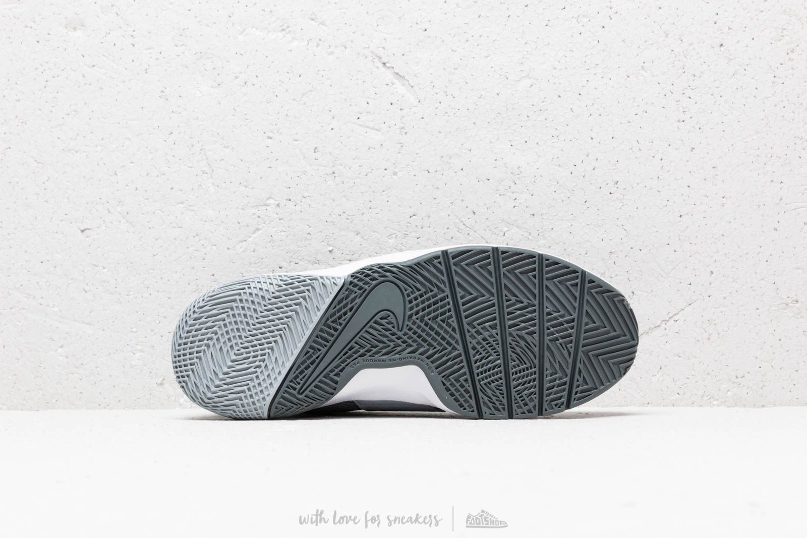 Zapatillas mujer Nike Team Hustle D 8 (GS) Cool Grey/ Wolf Grey-White