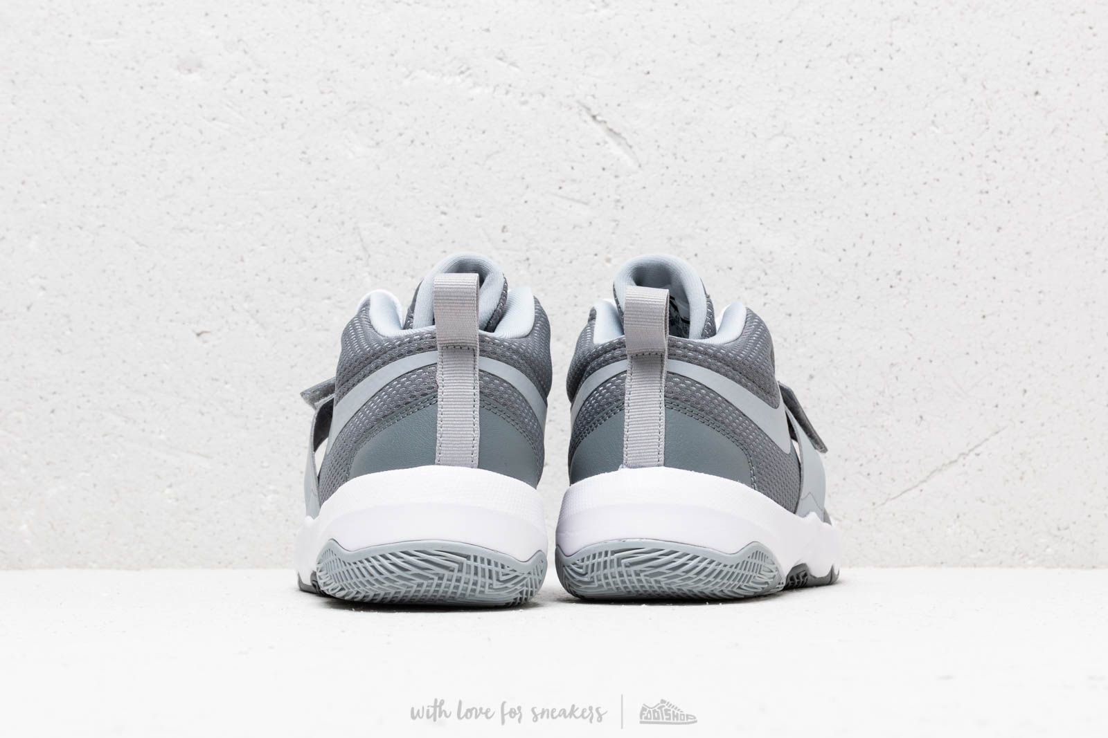 Zapatillas mujer Nike Team Hustle D 8 (GS) Cool Grey/ Wolf Grey-White